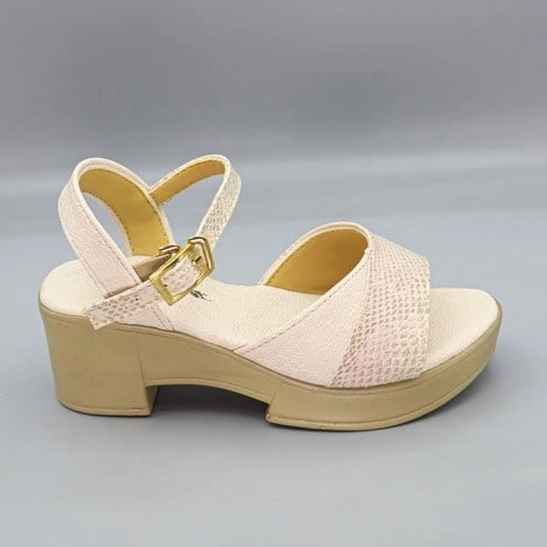 صندل پاشنه دار چرمی سگکدار زرپای 15 اورجینال صندل پاشنه دار چرمی سگکدار زرپای 15 اورجینال