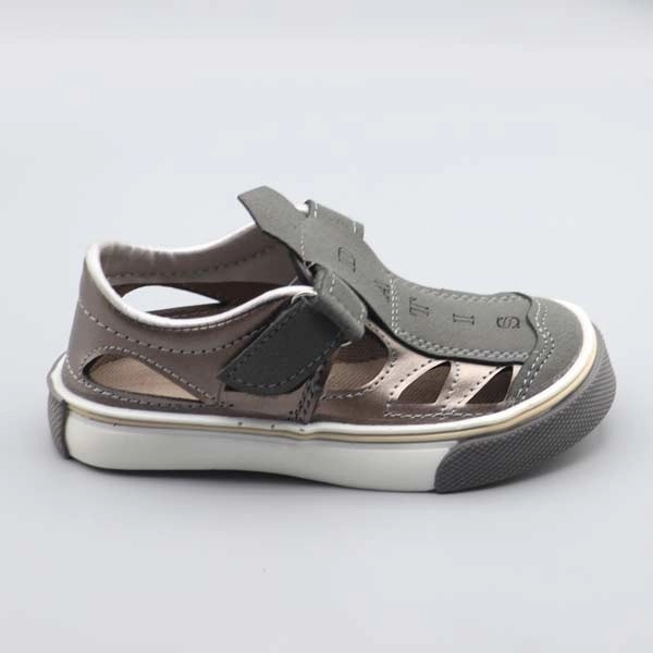 alt: نمای کناری صندل بچگانه داتیس مدل دانیال طوسی با بند چسبی و کفی نرم