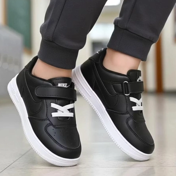 کفش بچگانه چسبی چرمی نایک حمید اسپرت