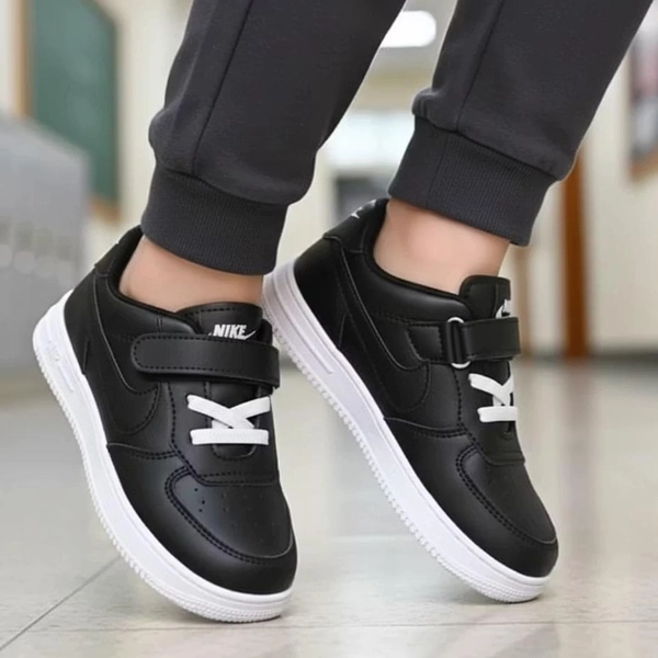 کفش بچگانه چسبی چرمی نایک حمید اسپرت