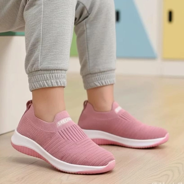 کفش پیاده روی اسپرت بچگانه اسکیچرز 132 کویر