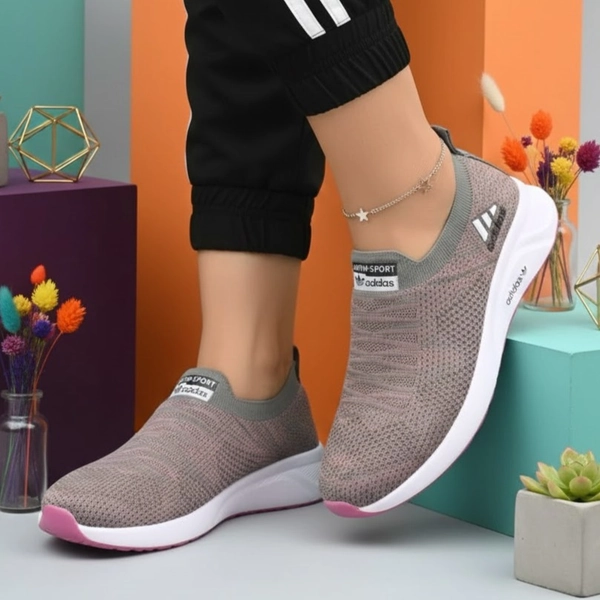 کفش مخصوص پیاده روی آدیداس 200 آرتیم