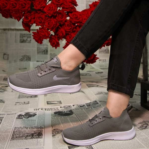 کفش اسپرت زنانه طوسی تیره راحت و مناسب پیاده‌روی