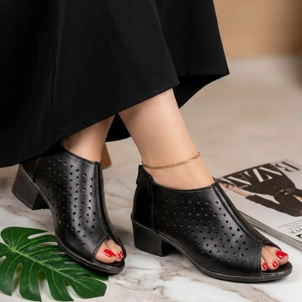 صندل پاشنه دار چرمی روژینا