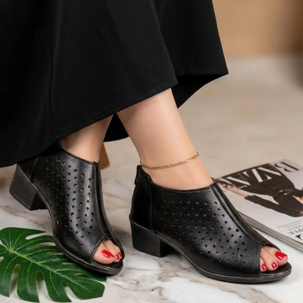 صندل پاشنه دار چرمی روژینا