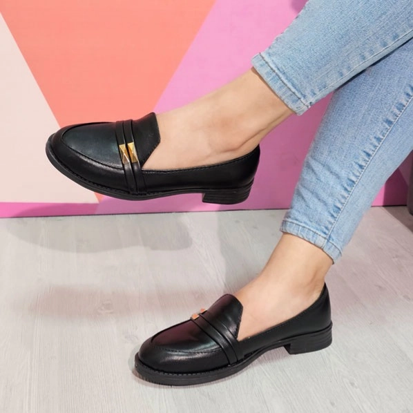 کالج زنانه راحتی محیا